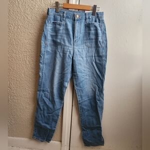 NWT- American Eagle Mom Jeans
